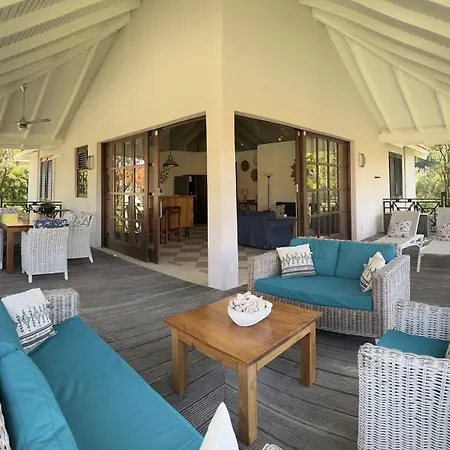 Vrijstaande Bb Beach Villa Azure